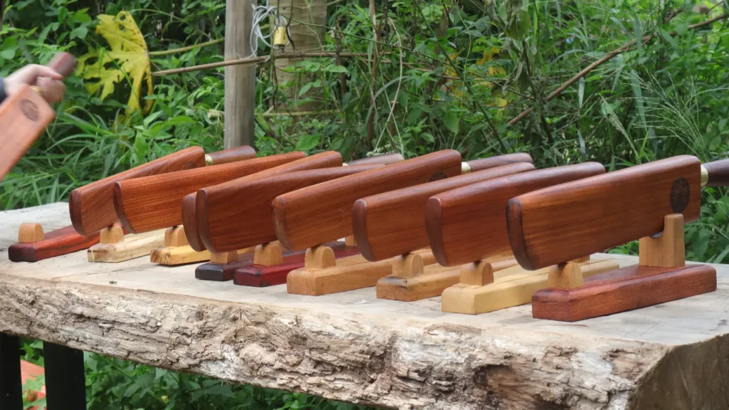 มีดเหล็กหล่อฝังแกน