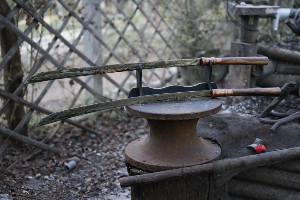 ดาบคู่ที่ตีจากสังฆวานร ตะปูมงคลความยาว 24 นิ้ว